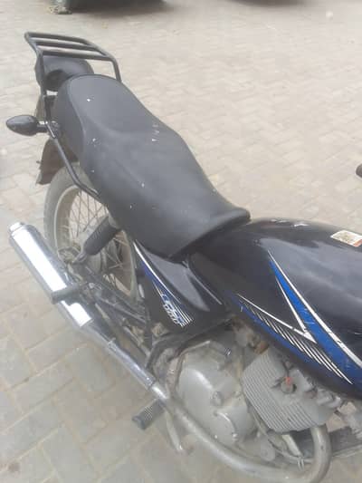 Suzuki GS 150 2016