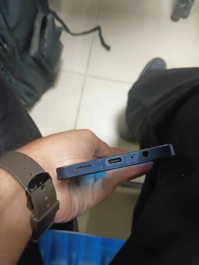 Samsung Mobile A06 4 128 in warranty
