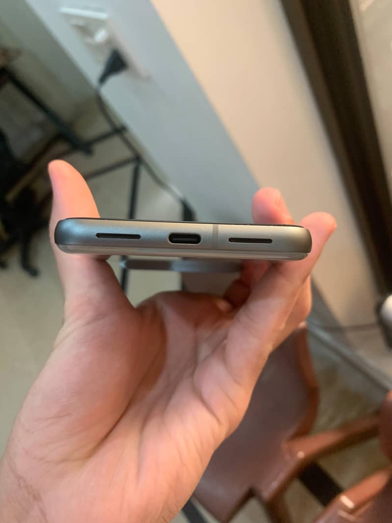 Google Pixel 8 4