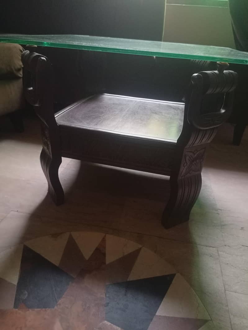 three table ka set hai 3