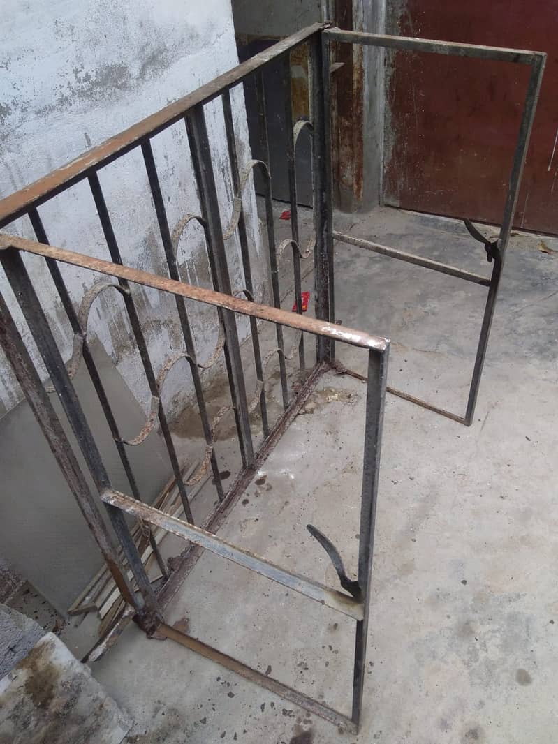 Iron window 8