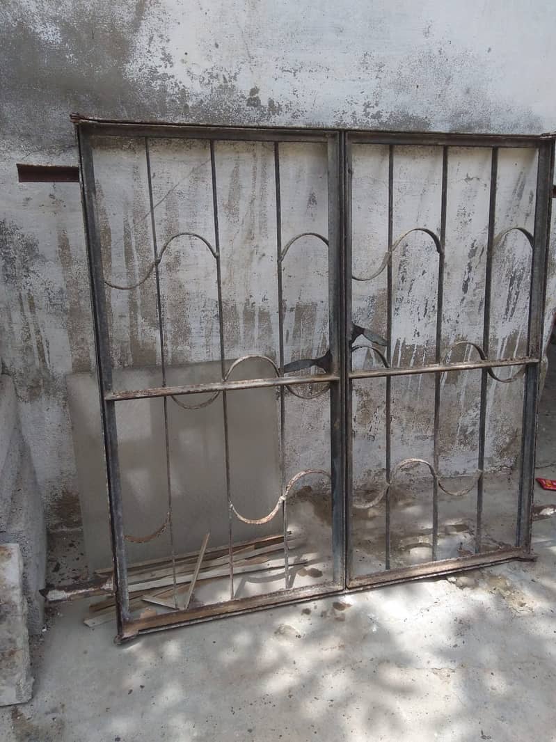 Iron window 13