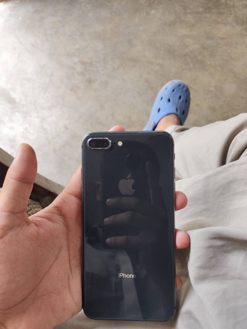 Apple iPhone 8 Plus 1