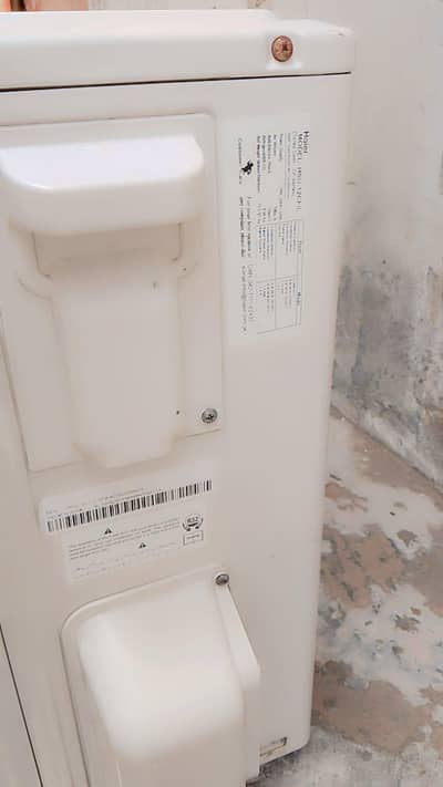 haier 1 ton inverter Ac new only 3 month use