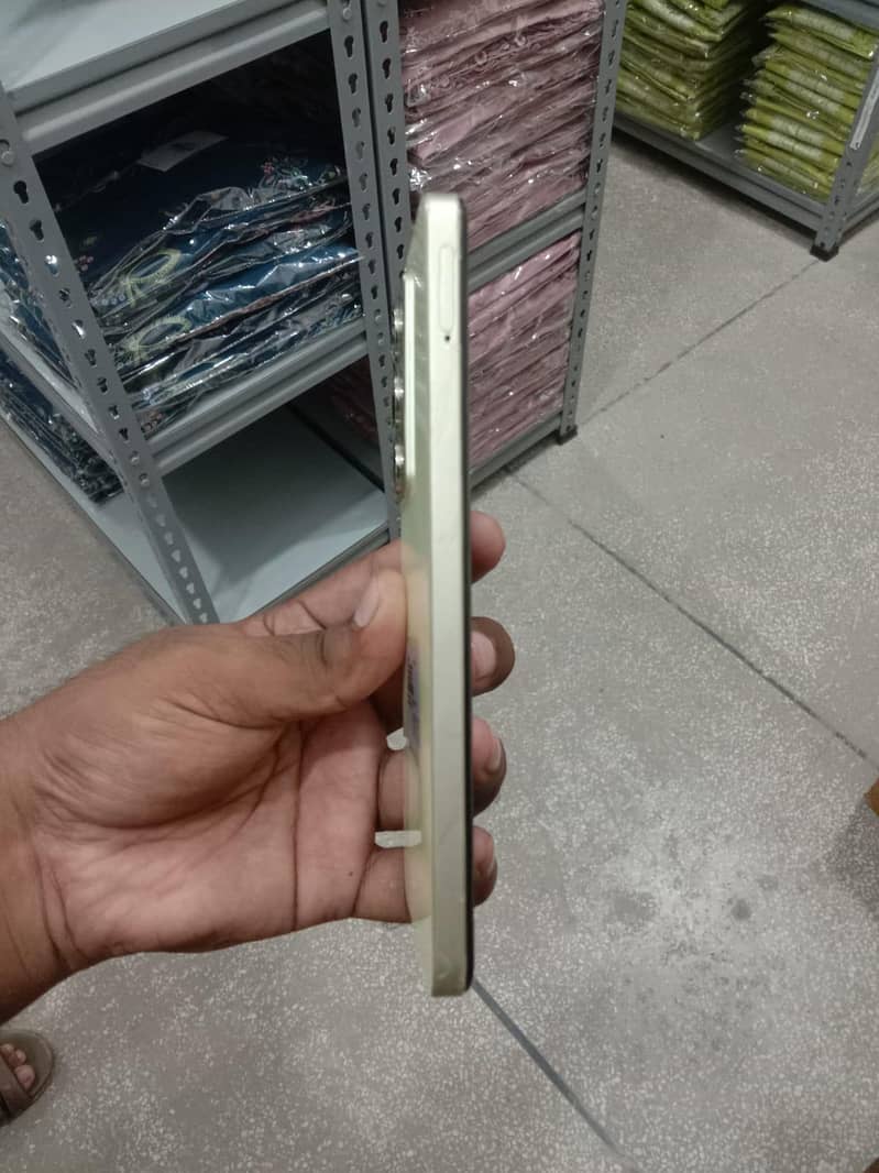 Realme C75 4