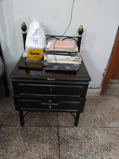 DRESSING MIRROR WITH CONSOLE AND BED SIDE TABLES