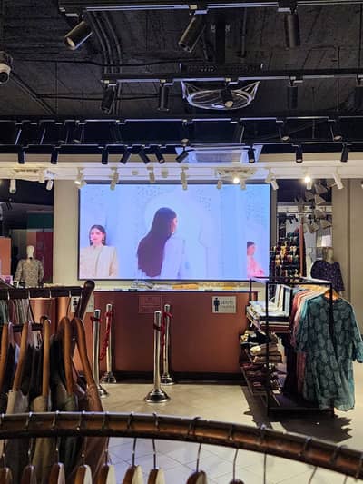 Indoor SMD Screens/Video Wall Mount/Outdoor Pole Streamer/smd