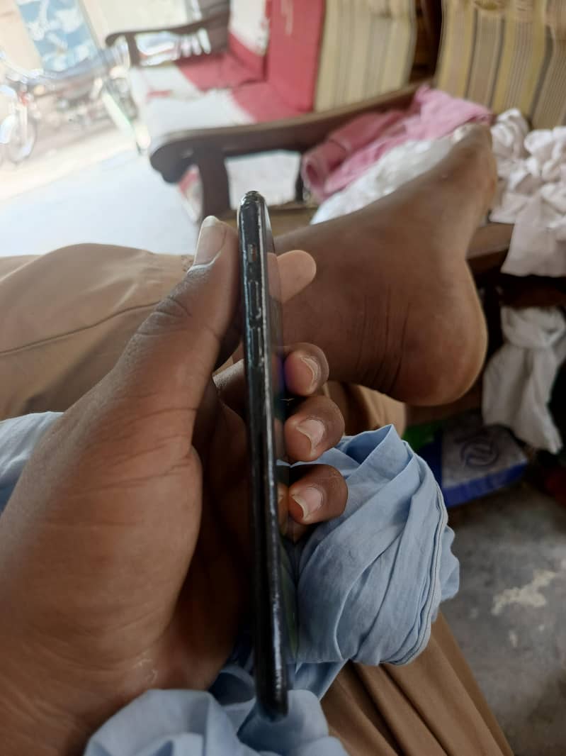 Apple iPhone X 4