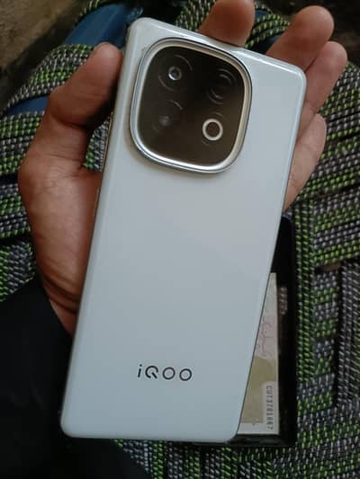 Vivo iQOO