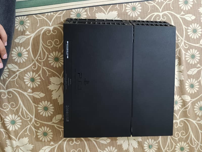 PS4 fat with Original controller 1