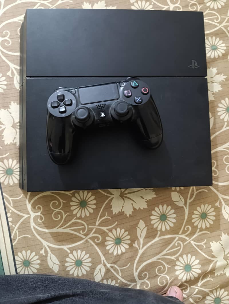 PS4 fat with Original controller 2