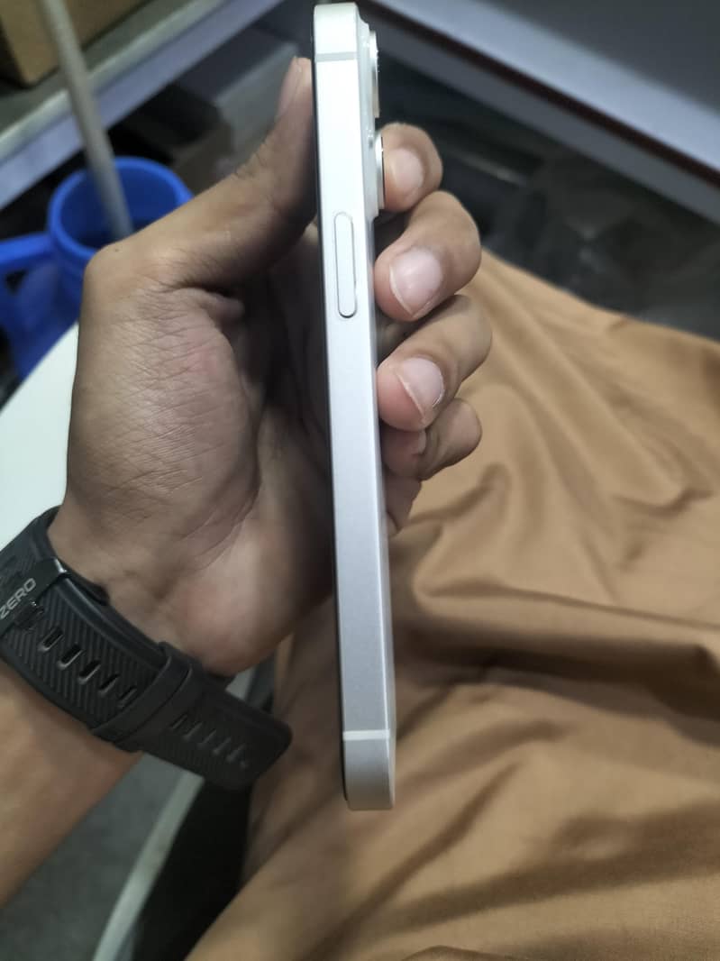 Apple iPhone 14 4