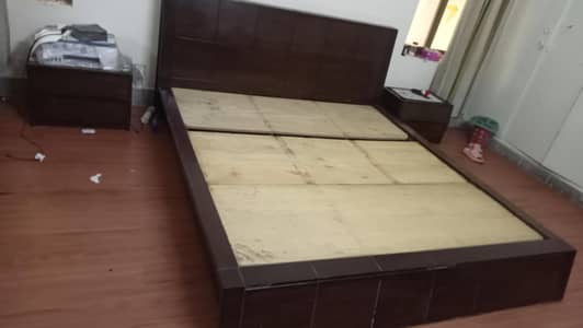 1 full size bed 2 side tables with dressing table