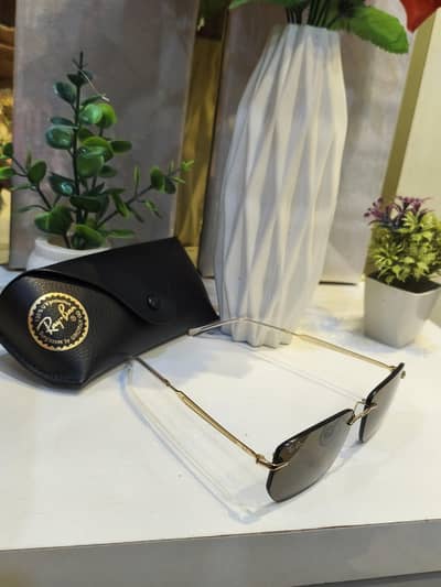 Brand : Ray. Ban
