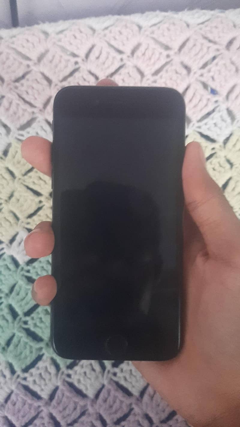 Apple iPhone 7 1