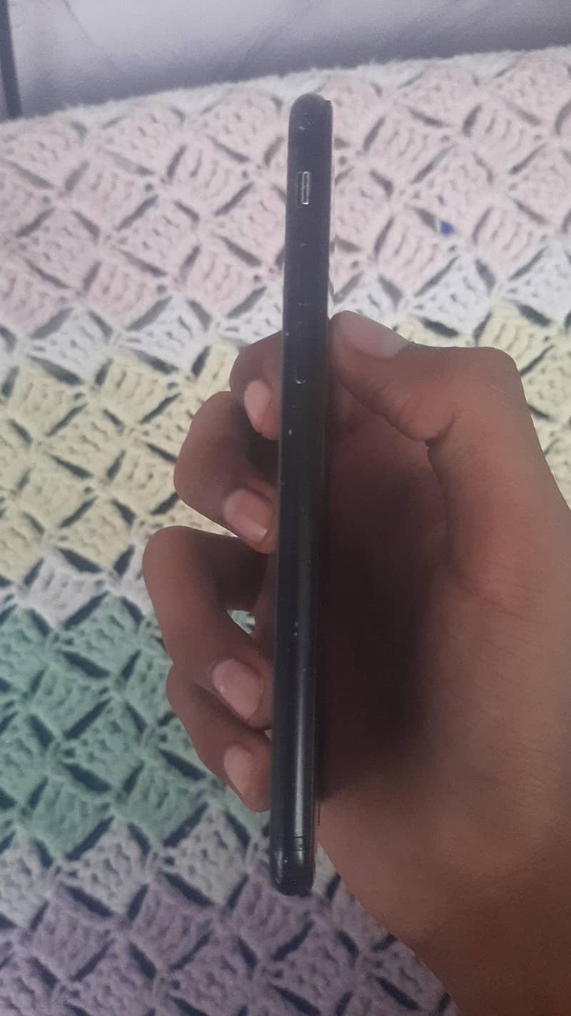 Apple iPhone 7 3
