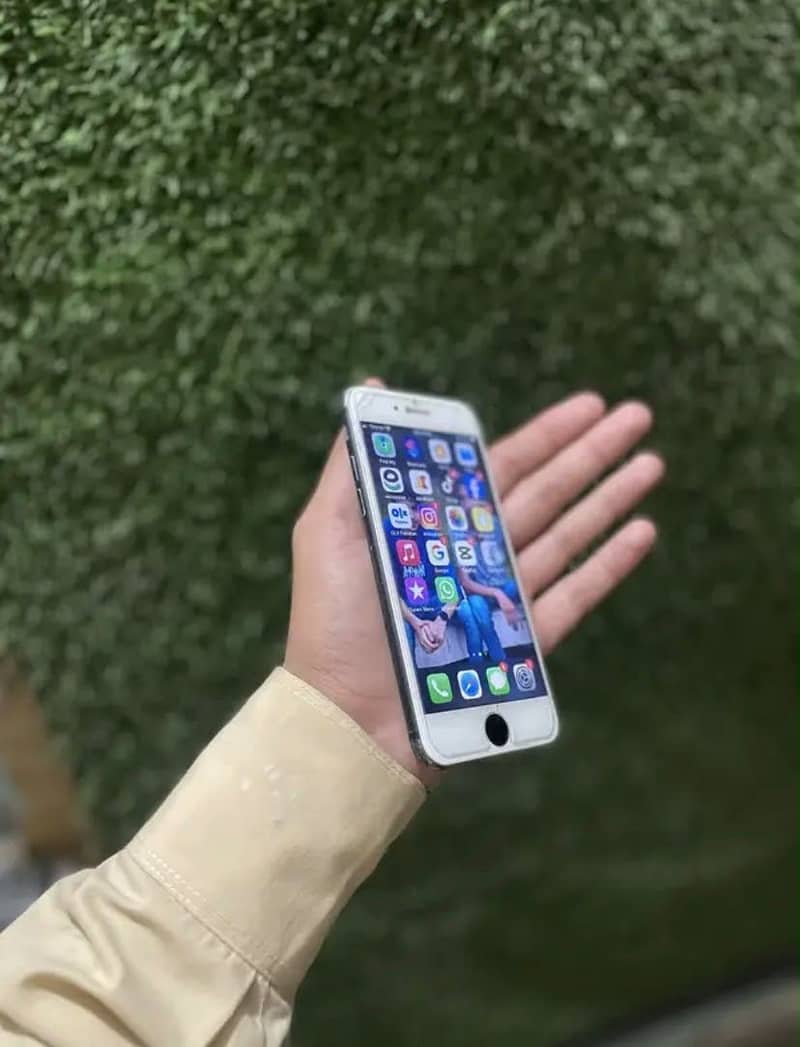 Apple iPhone 7 2