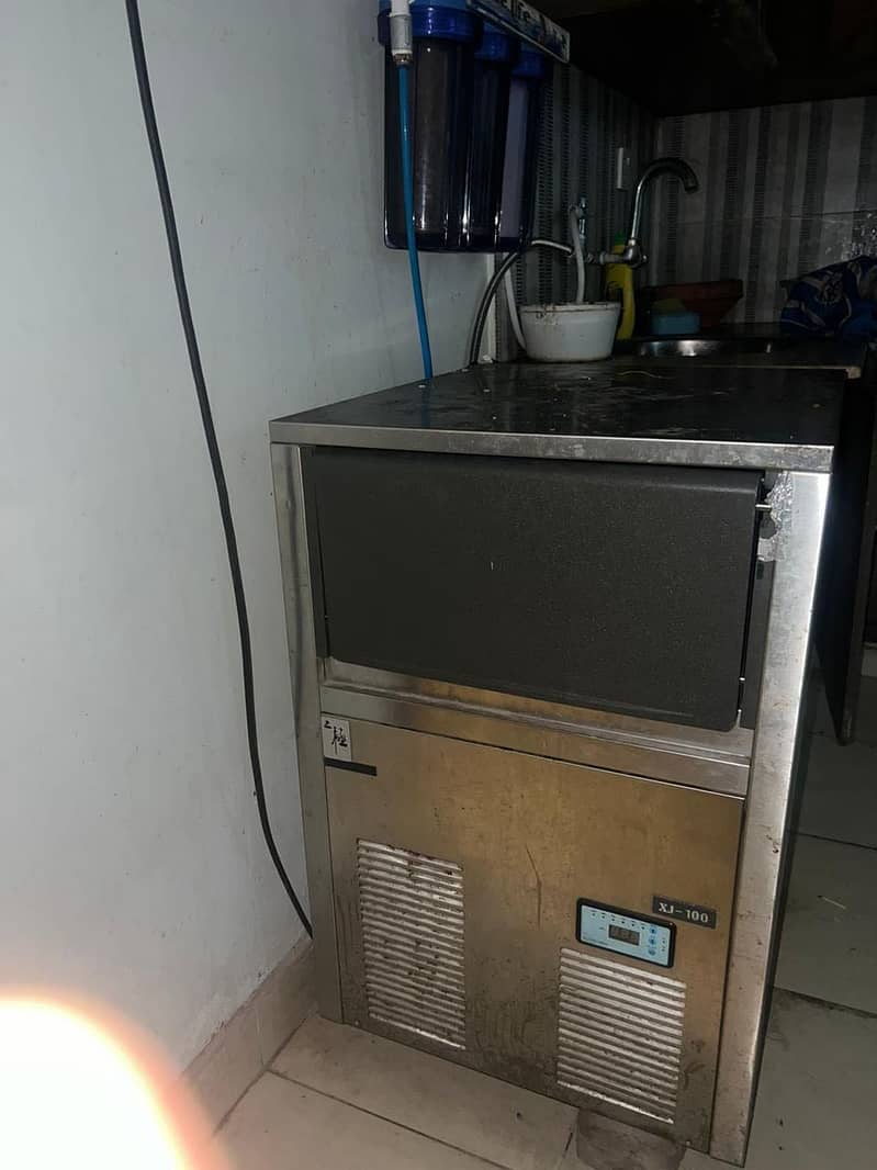 ICE MACHINE 1