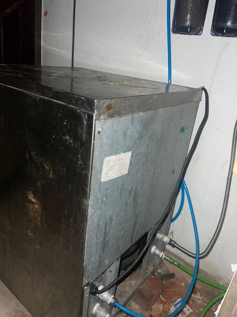 ICE MACHINE 6