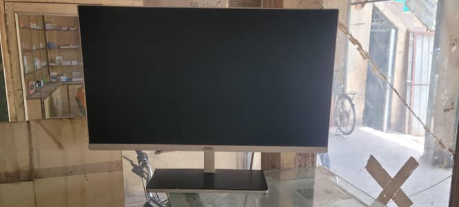 AOC 24 INCHES LCD