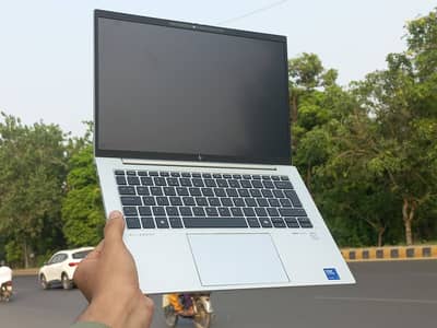 hp elitebook 840 g11 Ultra 5 32gb ram ddr5 Touch screen