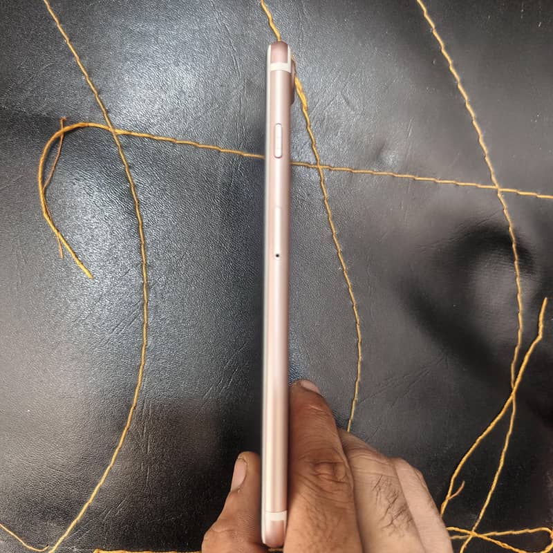 Apple iPhone 7 Plus 2