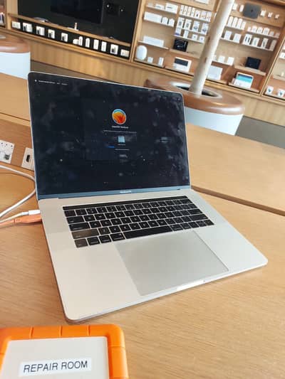 Macbook Pro 2017 512gb , part available including display