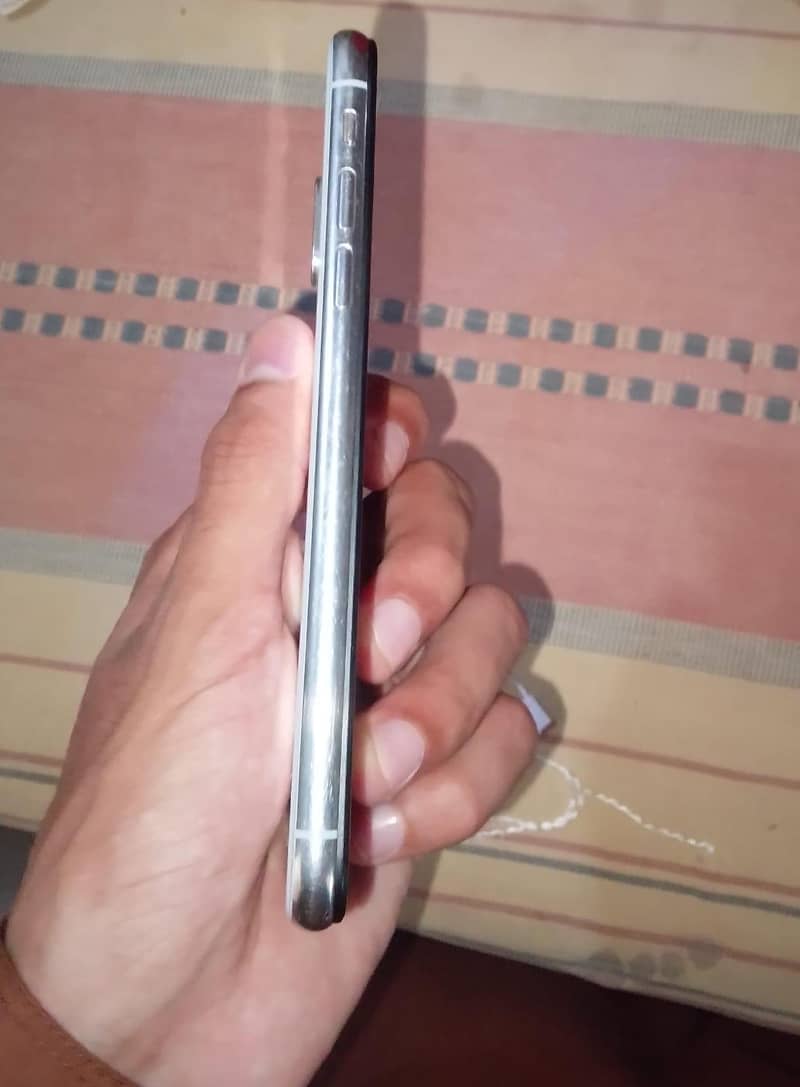Apple iPhone X 3
