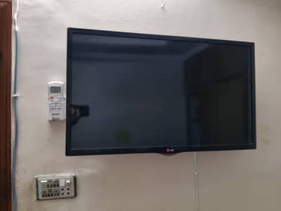 LED ,LCD  32 inches LG Tv