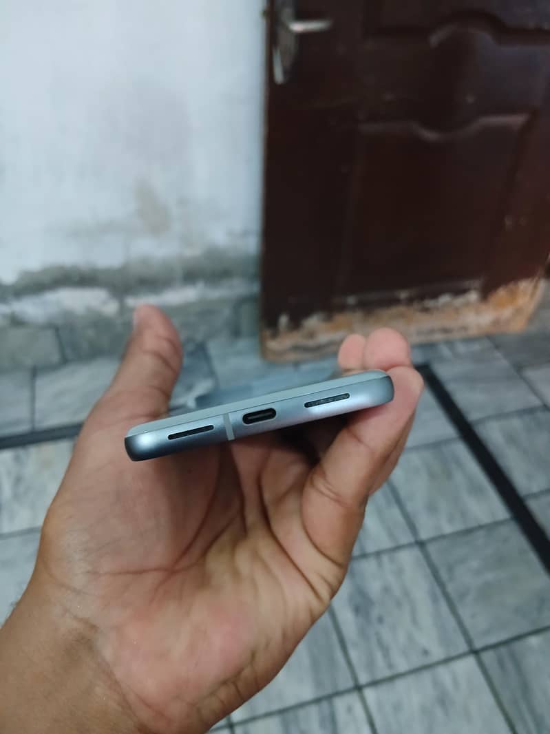 Google Pixel 8 4