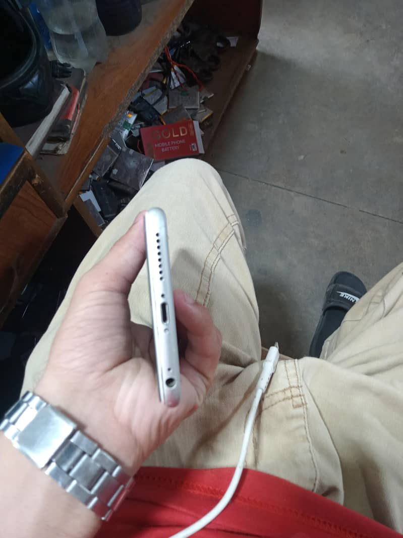 Apple iPhone 6S Plus 4