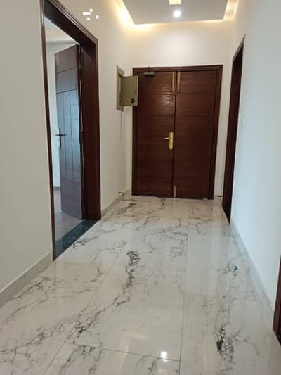 10 MARLA 3 BEDROOM NEW APARTMENT AVAILABLE FOR SALE