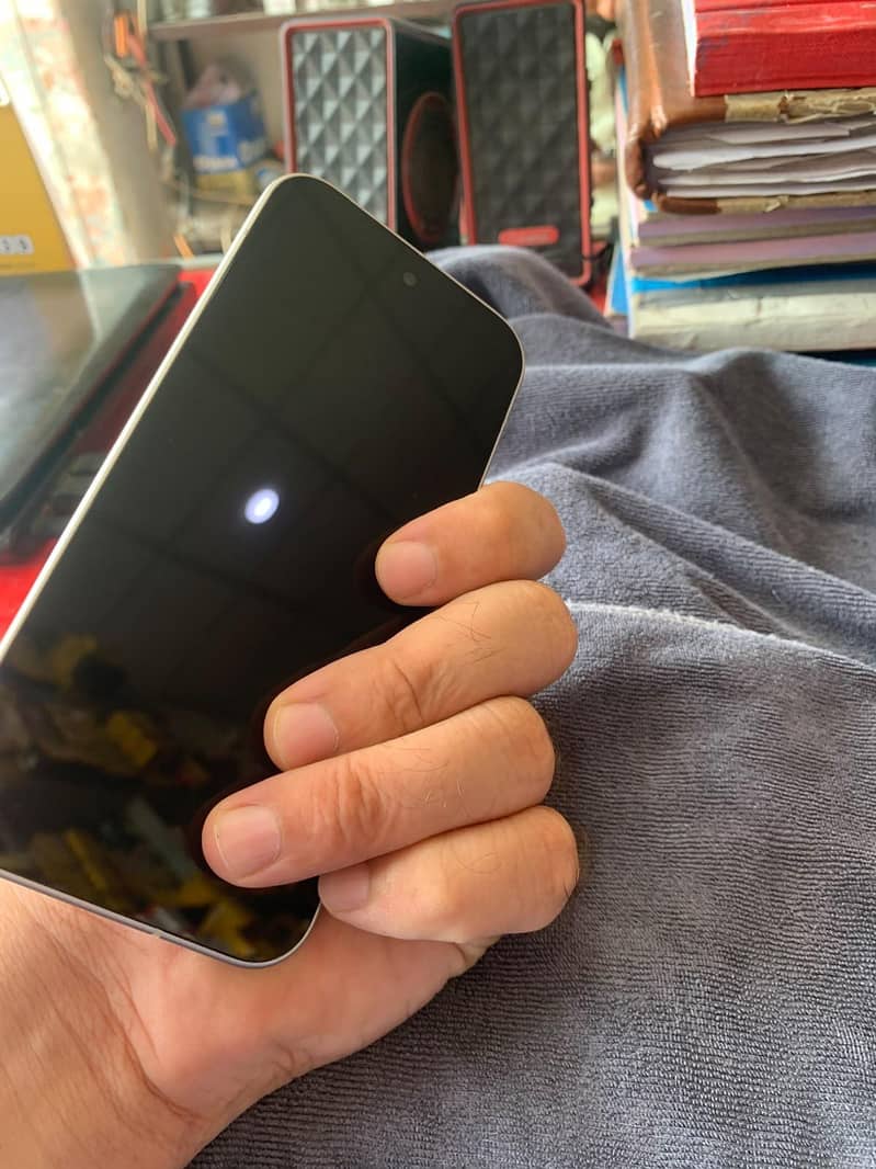 Google Pixel 9 5