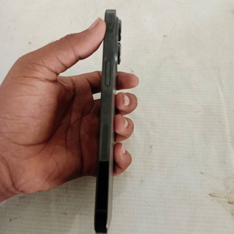 Apple iPhone 14 Pro Max 4