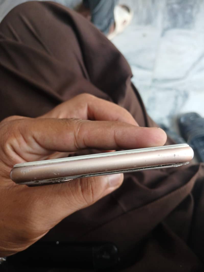 Apple iPhone 8 Plus 1