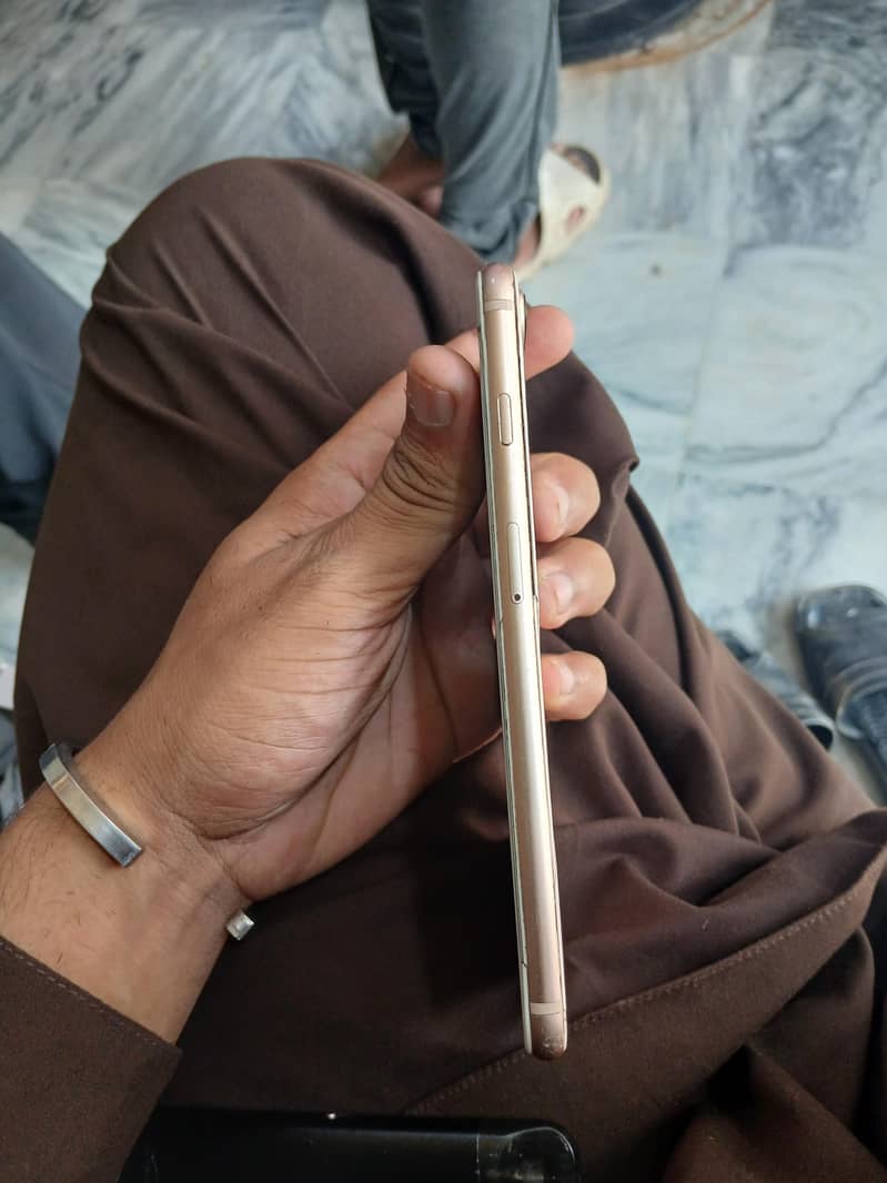 Apple iPhone 8 Plus 3