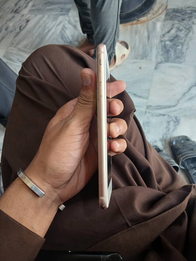 Apple iPhone 8 Plus 5