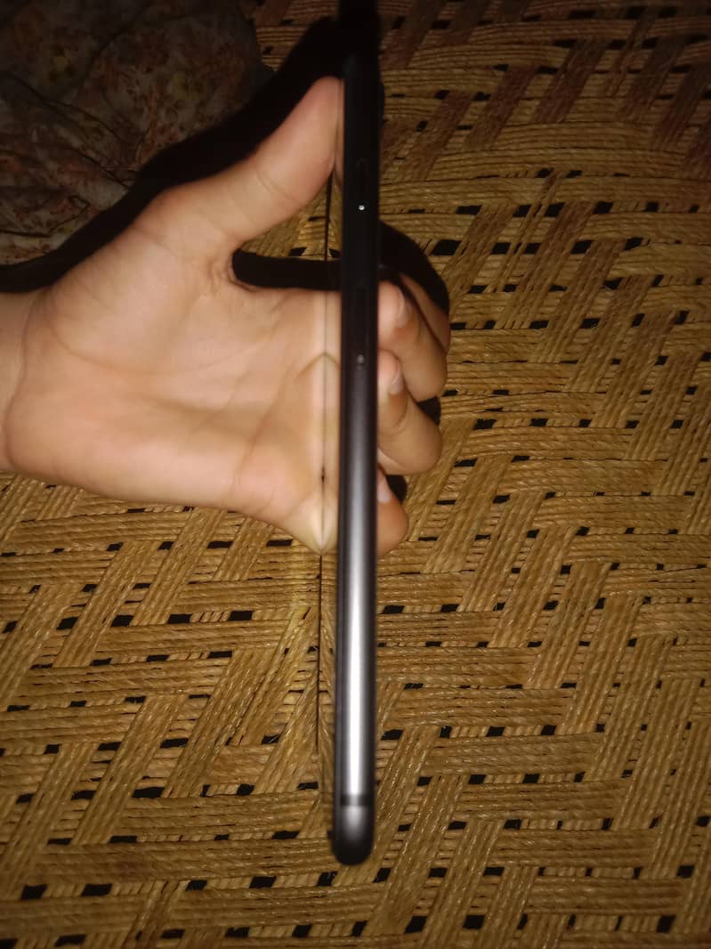 Apple iPhone 8 Plus 0