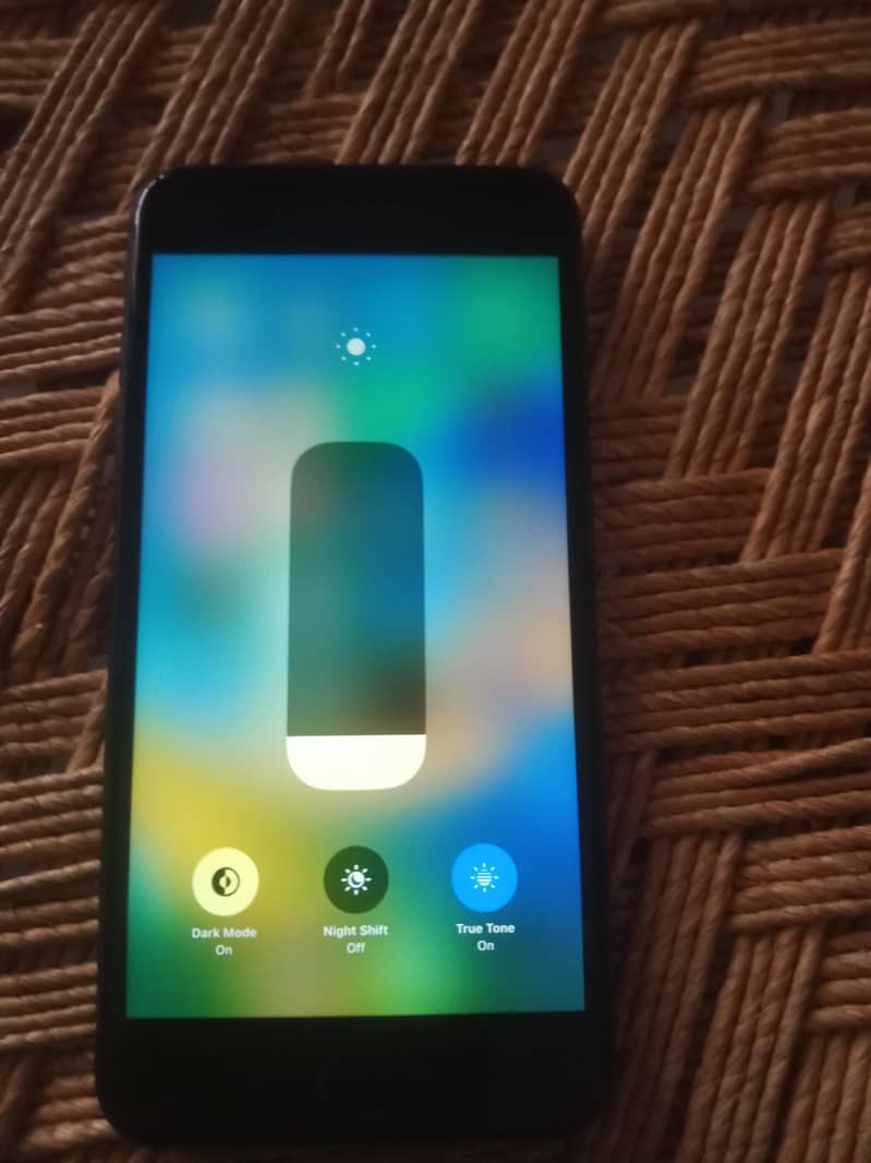 Apple iPhone 8 Plus 4