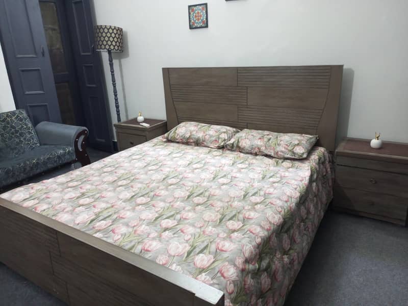 Bed set two sides table diresing table 0
