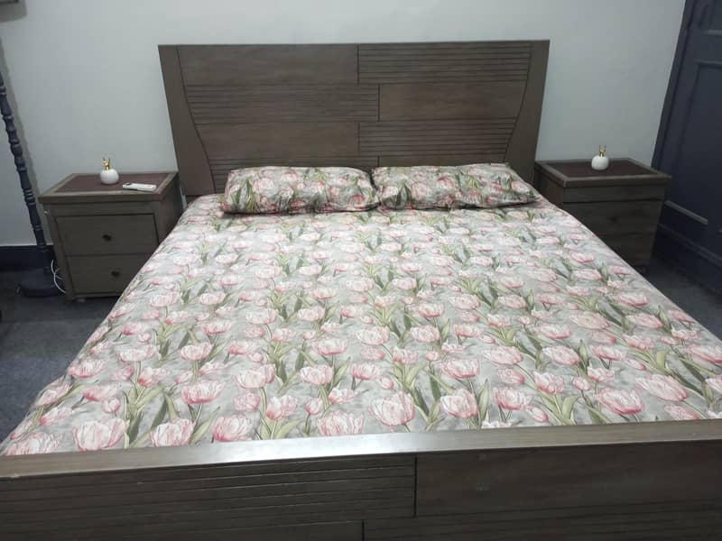 Bed set two sides table diresing table 2