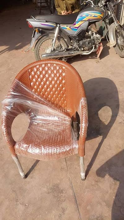 0309/88/99/470  plastic chair and table