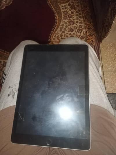 ipad6 gen 3/32gb wifi  lcd panelbroken