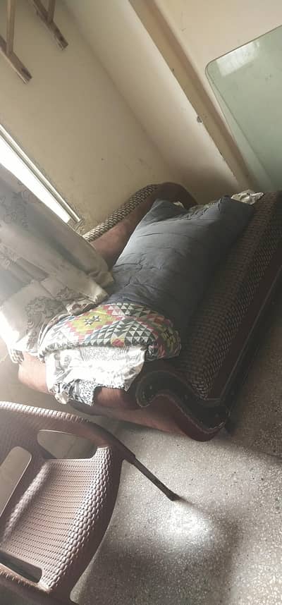 7seater sofa bilkul thek ha kahen se kharaab ni ha condition ok ha