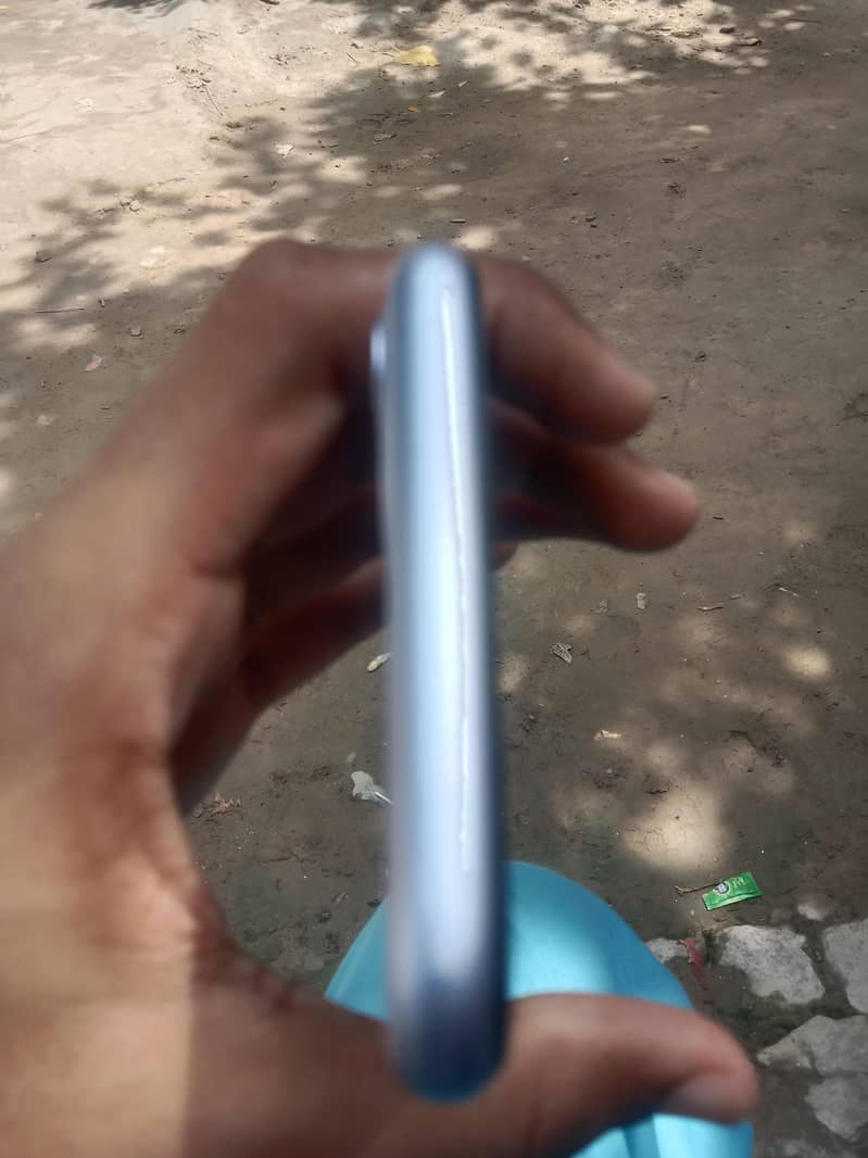 Apple iPhone 11 3