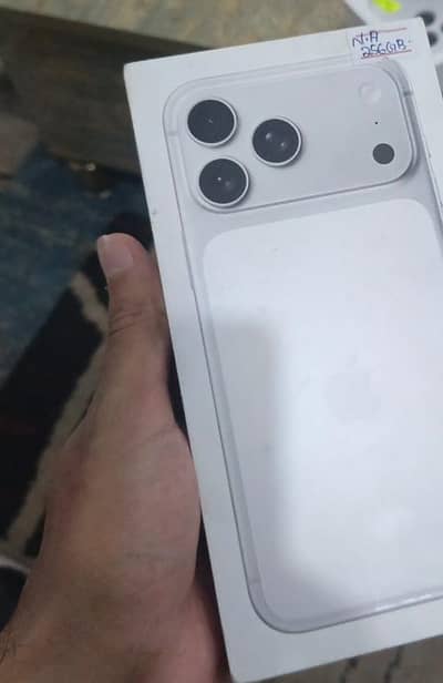 Apple iPhone 17 Pro Max box Pack.