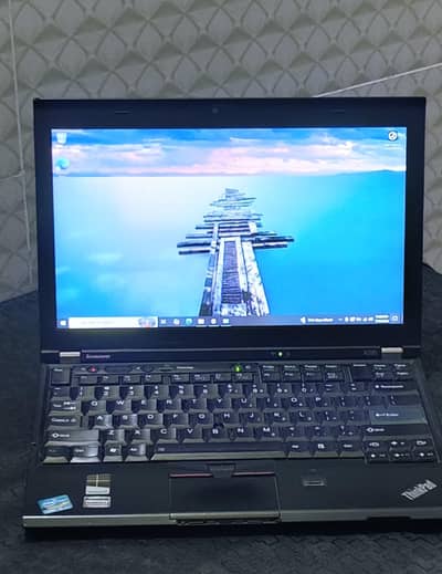 Lenovo ThinkPad X220 (Core i5 / 4GB RAM / 300GB HDD) - Clean Condition