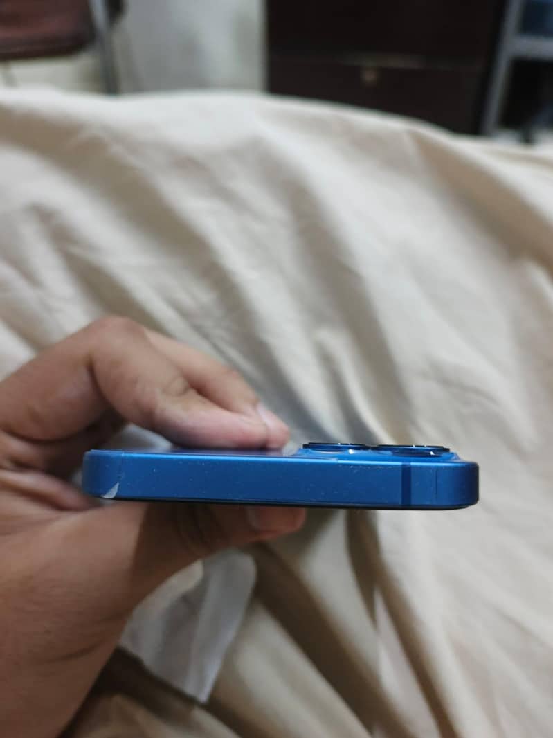 Apple iPhone 13 2