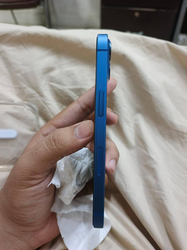 Apple iPhone 13 4