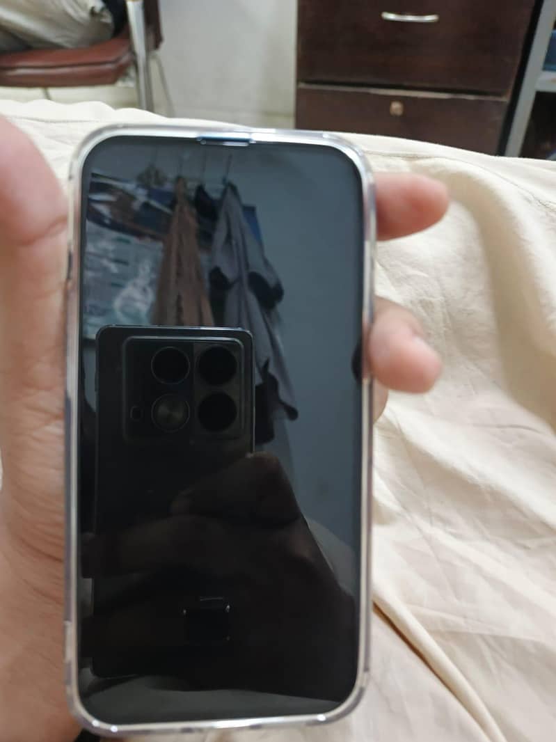 Apple iPhone 13 5